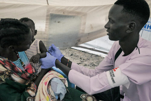 MSF Nurse Gatwech Tuoch immunizes a child against measles MSF Nurse Gatwech Tuoch immunizes a child against measles