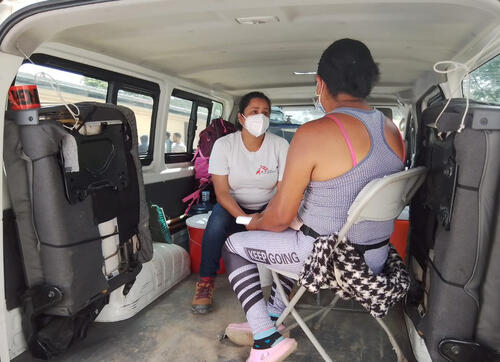 An MSF mobile clinic assists migrants at the Honduras-Nicaragua border An MSF mobile clinic assists migrants at the Honduras-Nicaragua border