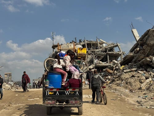Displaced Palestinian family Displaced Palestinian family