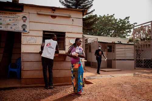 The journey of a wounded woman at MSF'SICA hospital in Bangui The journey of a wounded woman at MSF'SICA hospital in Bangui